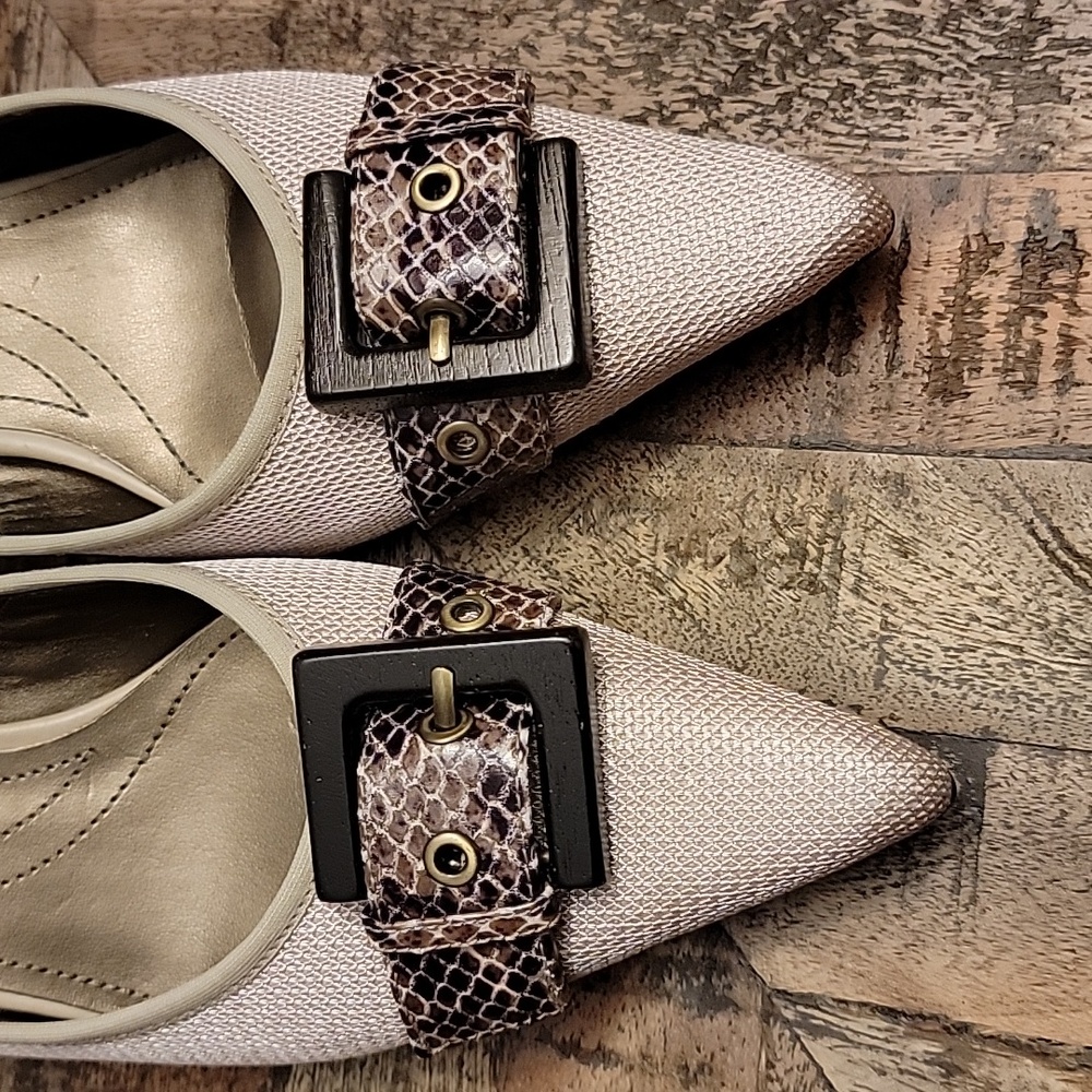 Tahari kitten heels